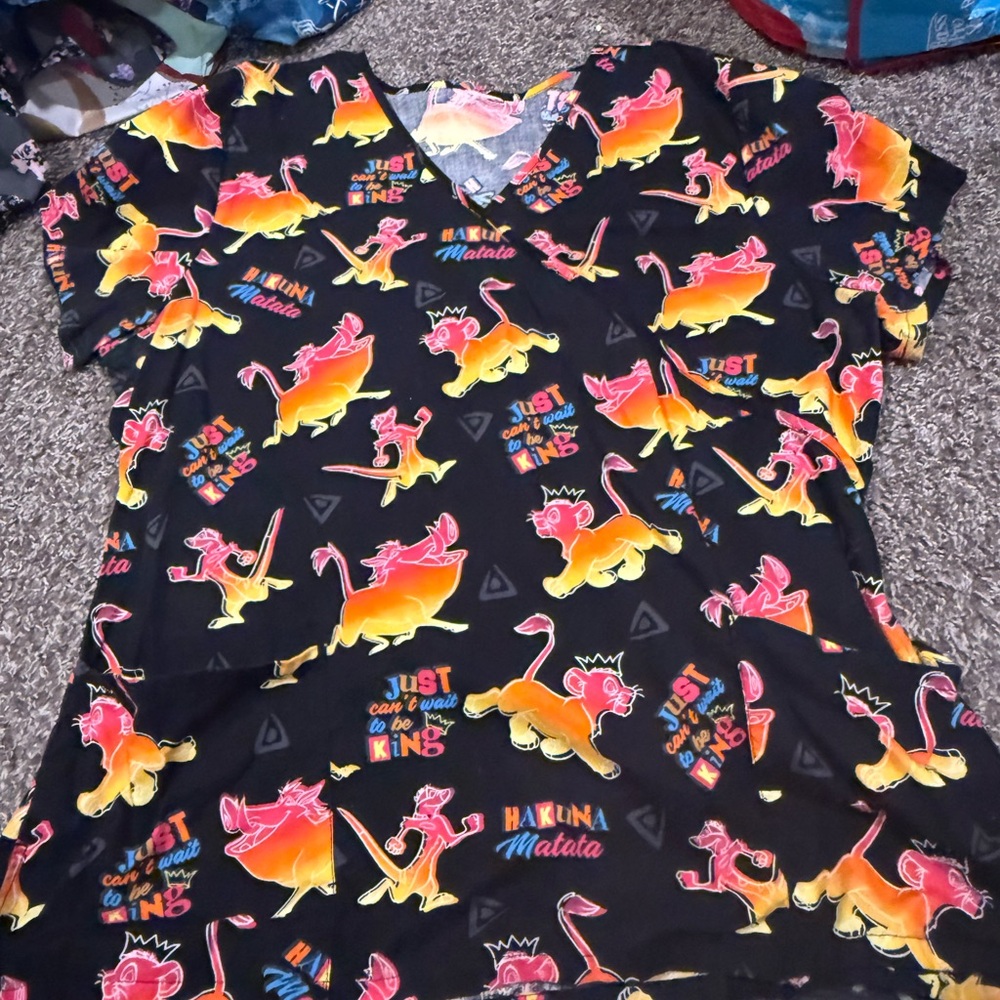 🥝Lion king scrub top
